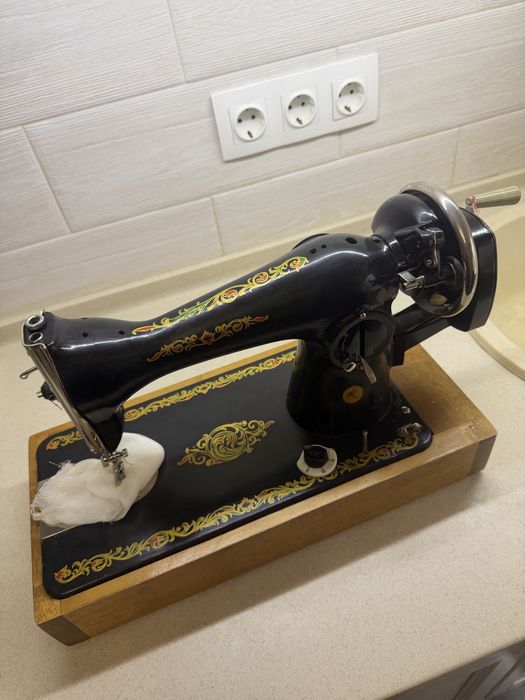 Продам швейную машинку