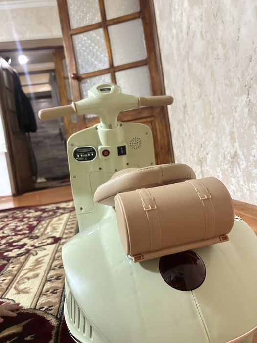 Электромобиль зелёный