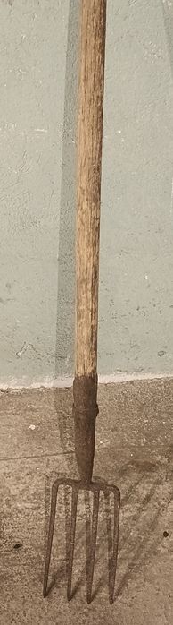Продам грабли, тяпки, вилы