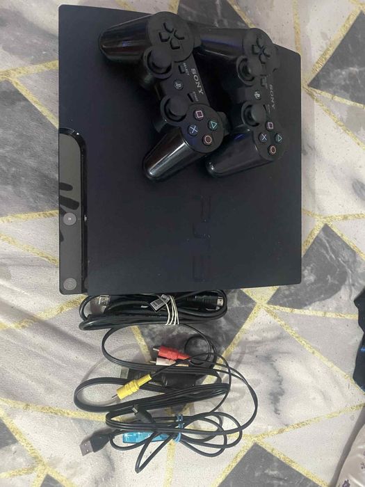 PlayStation 3 Slim + 2 manete + 21 jocuri – pachet complet