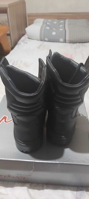 Продавам нови кубинки номер 45 естествена кожа