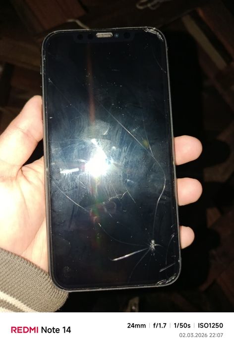 IPhone 11  идеал царапина нет