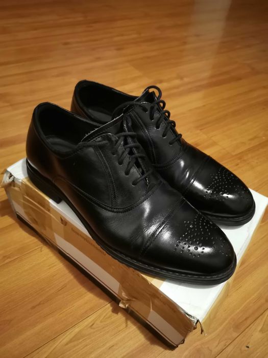 Pantofi model brogue piele, TOMMY ,mar 42 negri ,impecabili