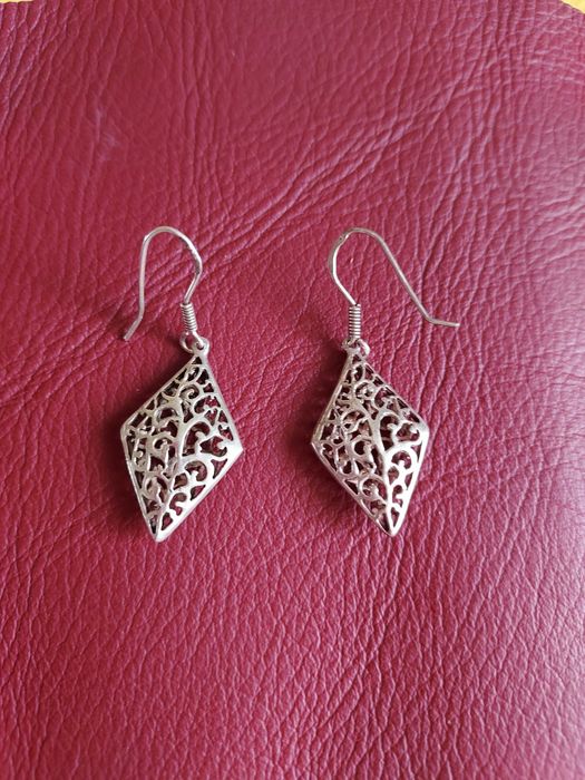 Vînd cercei din argint