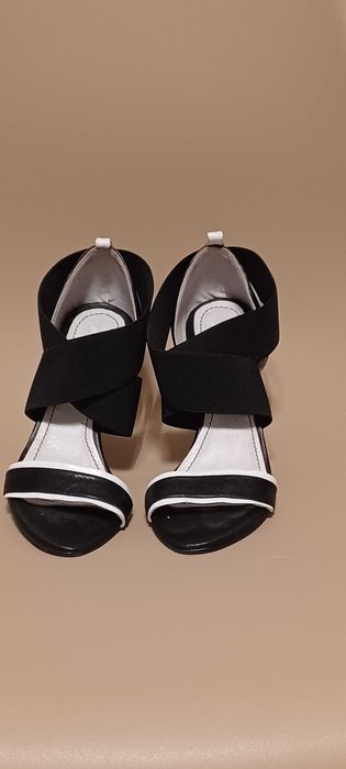 Елегантни сандали естествена кожа