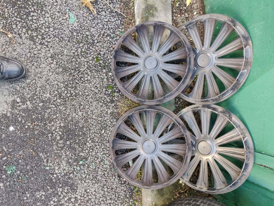 Vând roata, capace,covoare logan+cadou