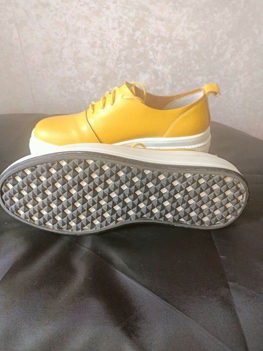 Кроссовки кожаные женские