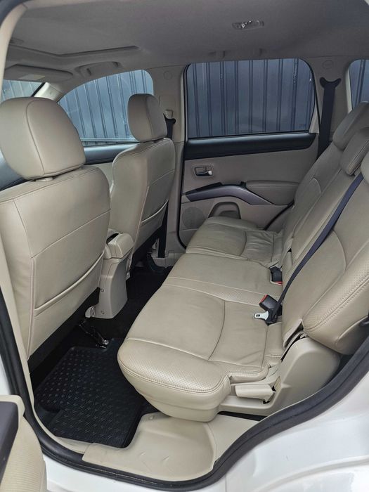 Mitsubishi Outlander 2