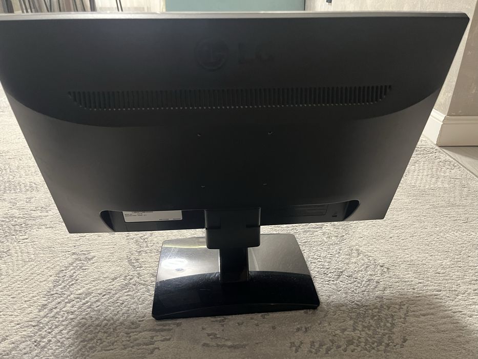 Монитор LG  E2041S - BN  60hz