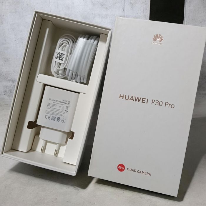 Încărcător și căști cu fir Huawei