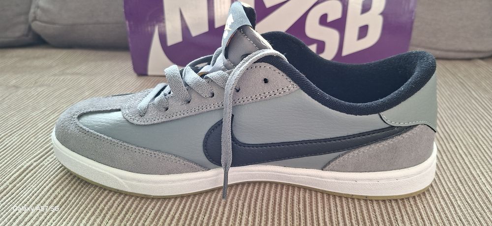 Нови маратонки NIKE