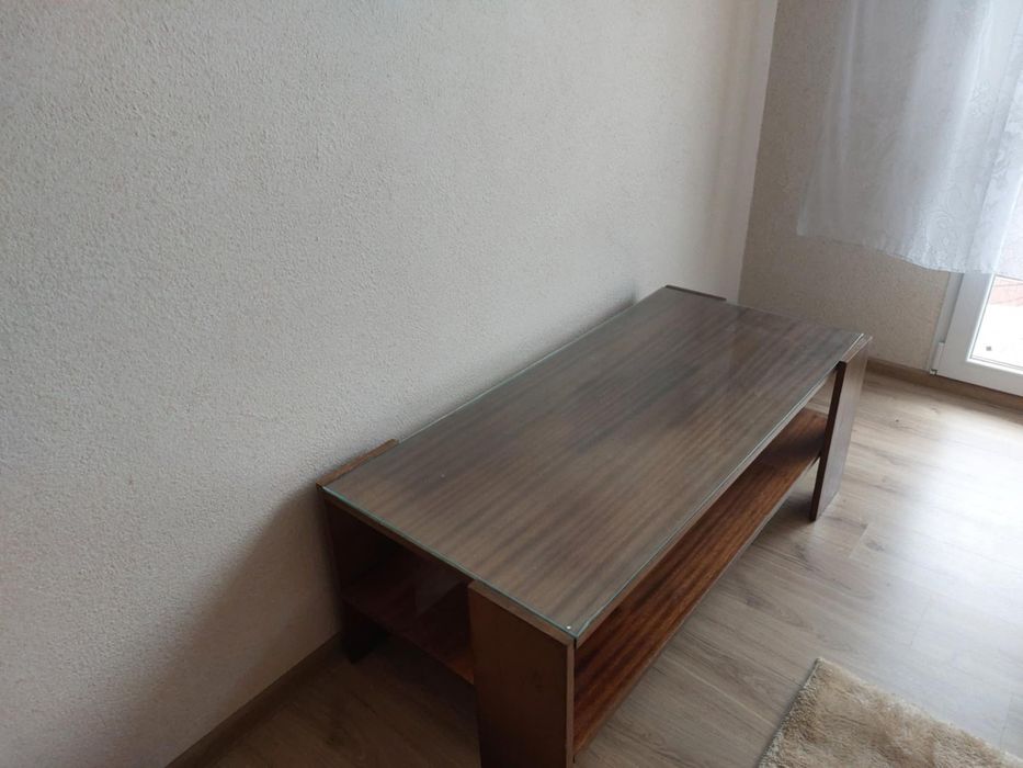 Продавам холна маса