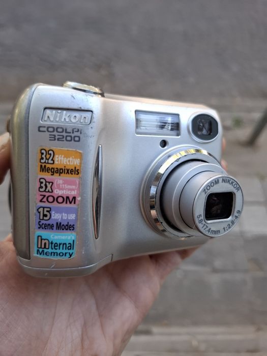 Компактен дигитален фотоапарат NIKON COOLPIX 3200