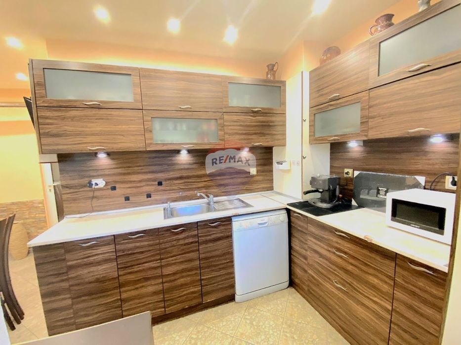 Продава се Тристаен апартамент в Варна, Възраждане 2 - 86 кв.м за 2024 €/кв.м - Снимка #4