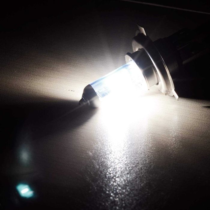 Халогенни крушки с Ксенон ефект 12V/H7/55W - комплект 2 броя.