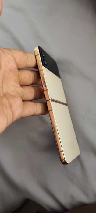 Samsung Z flip 4 Gold 128GB