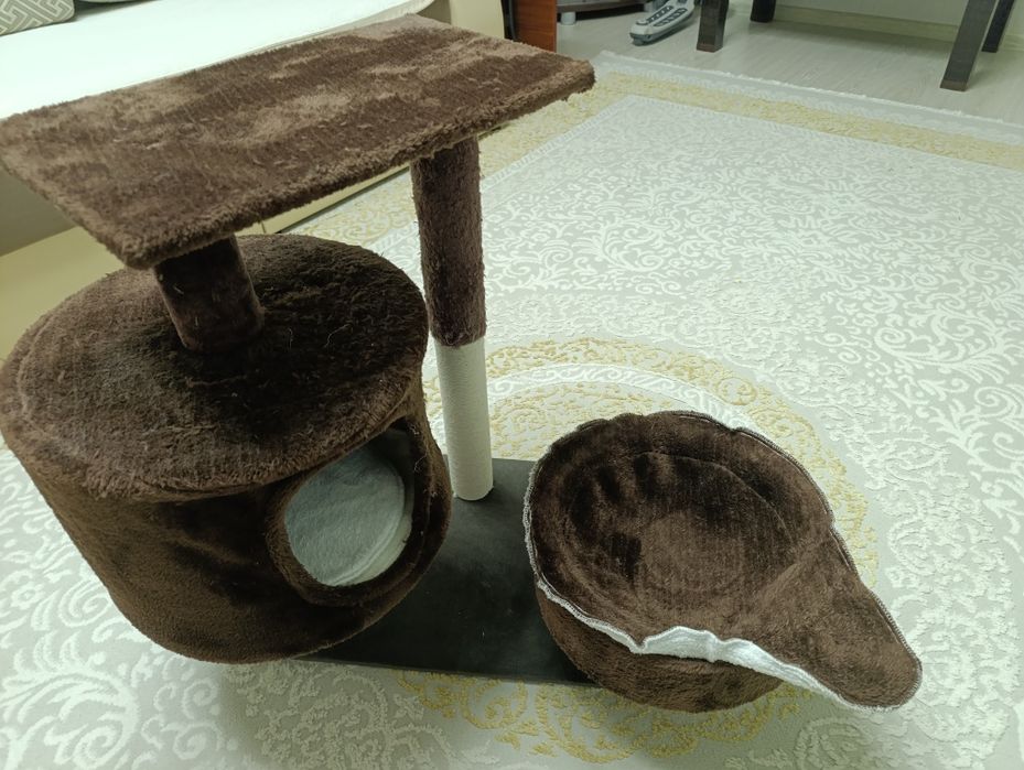 Домик для кошки и когтеточка