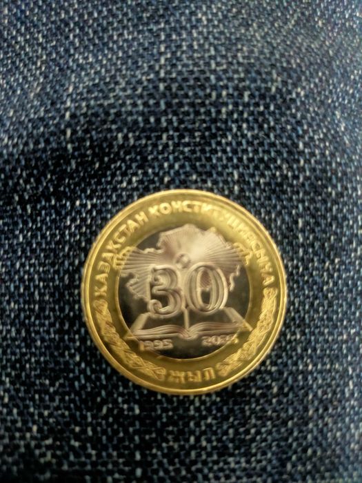 Монета 100 тенгелик