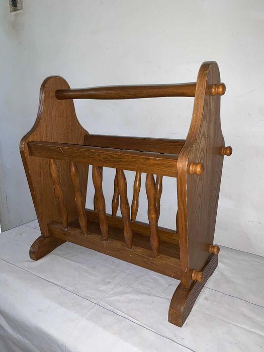 Suport ziare de lemn