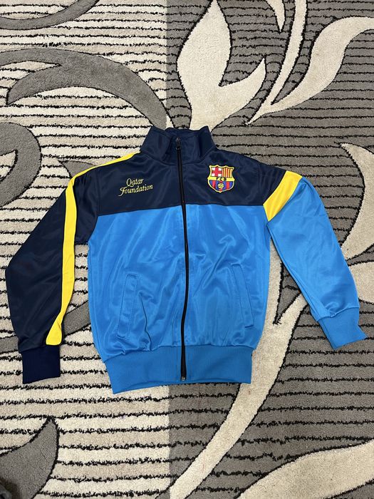 футболен суичър