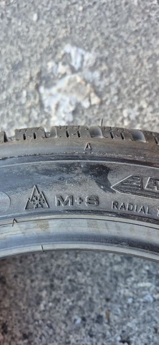 4 anvelope iarna noi Dunlop 225/45/18.Pretul este pe bucata.