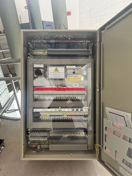 Panou electric cu toate componentele