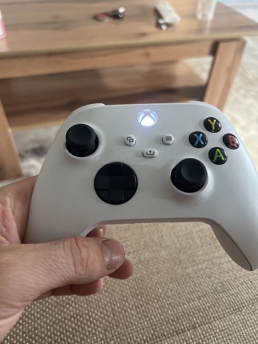 Продам XBOX ONE S 1 TB
