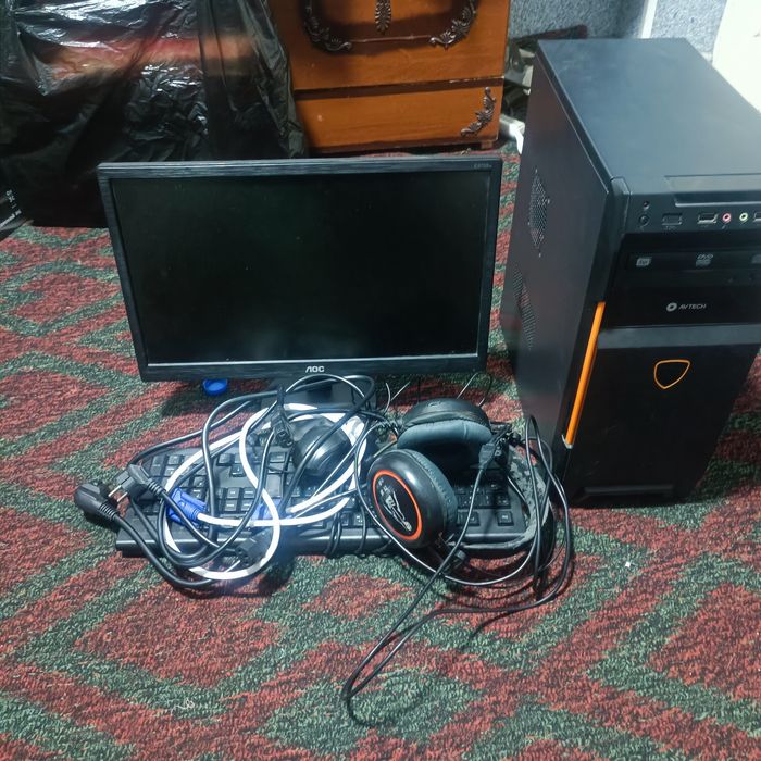 Кампютер сотилади запчасга