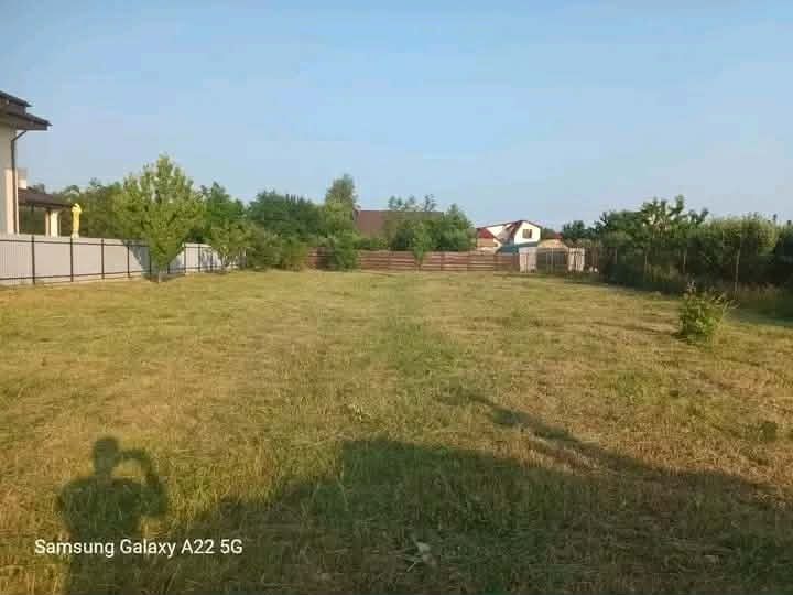 Vă Cosim iarba din curte