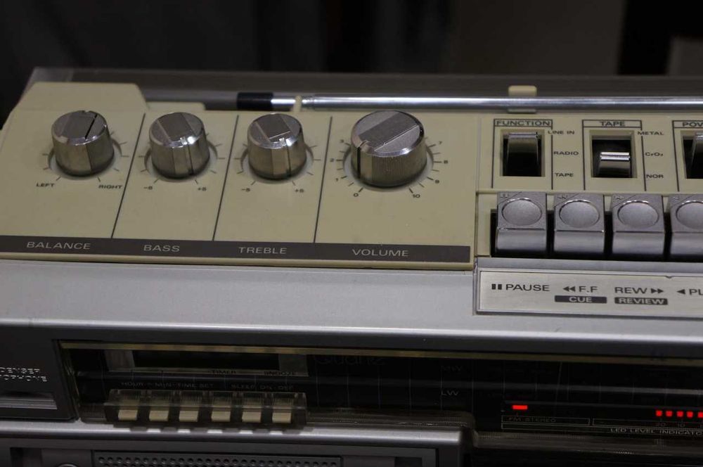 Радиокасетофон Hitachi TRK-7910EZ