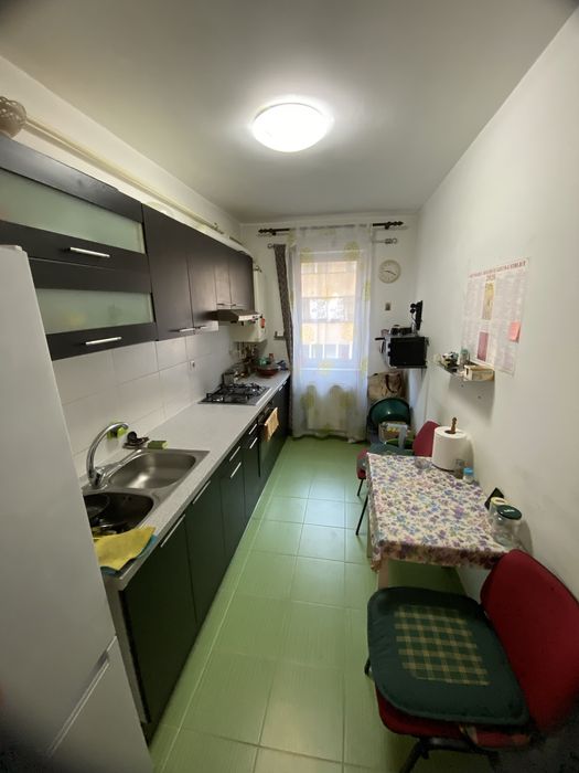 Apartament de vanzare , o camera decomandat , Parcare