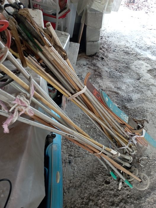 Лыжи разные.Хорошие.