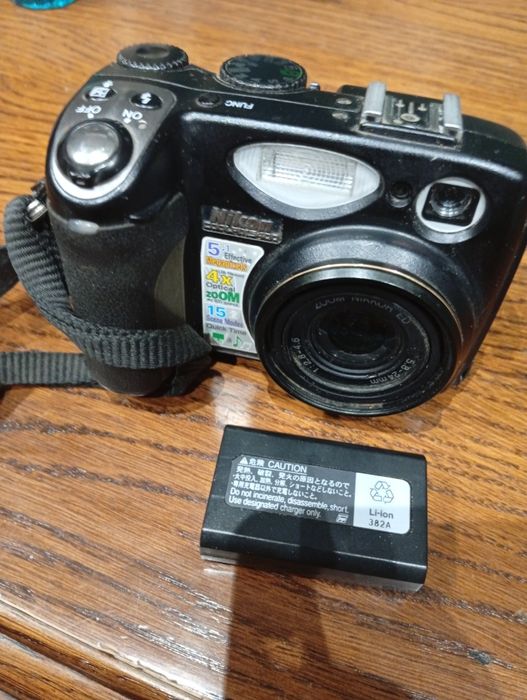 Aparat foto Nikon Coolpix 5400,acumulator și snur