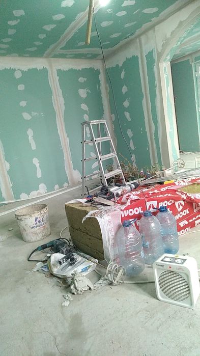 Execut lucrări de amenajări interioare