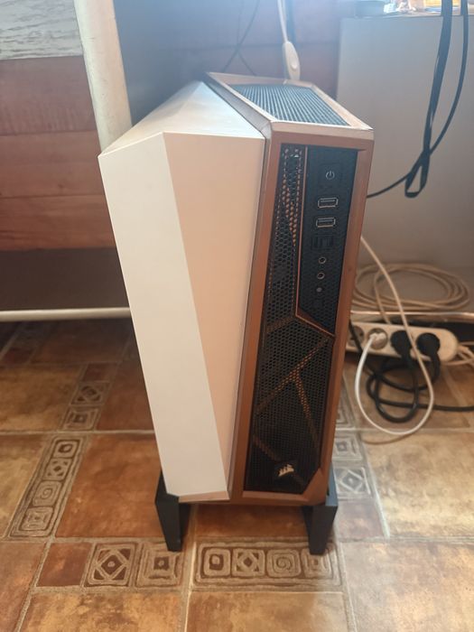 PC GAMING – i7-6700K / GTX 1080 Ti / 32 GB RAM / SSD + 2 Monitoare separat Asus 60hz si un AOC 200hz