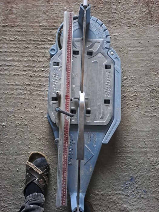 De vanzare masina de taiat faianta.