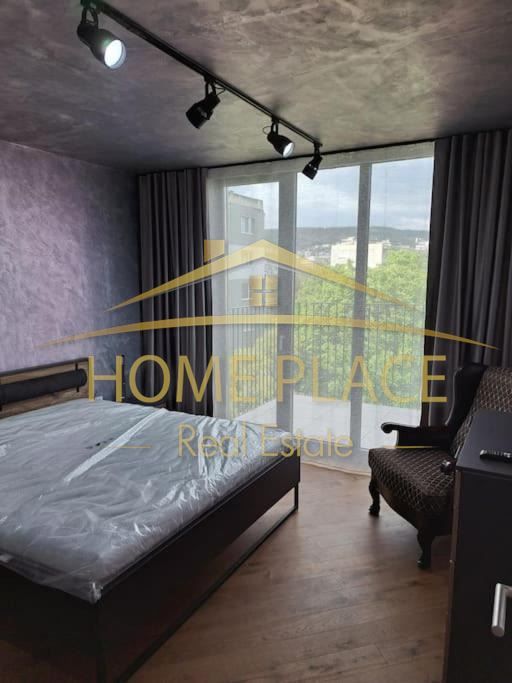 Тристаен обзаведен апартамент за продажба в ж.к. Чайка.