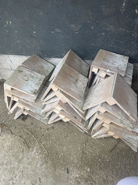 Vand o pereche de porumbei + cuscă si odihnitori