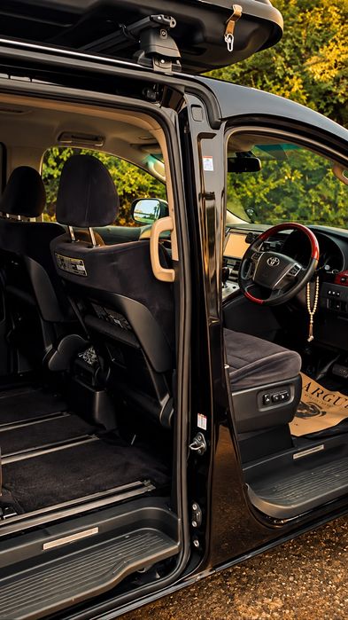 Toyota Vellfire 3.5