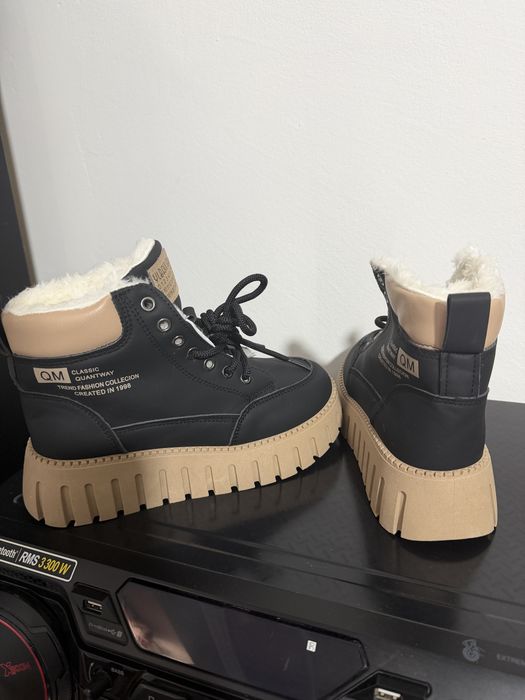 Продам демисезонные ботинки женские