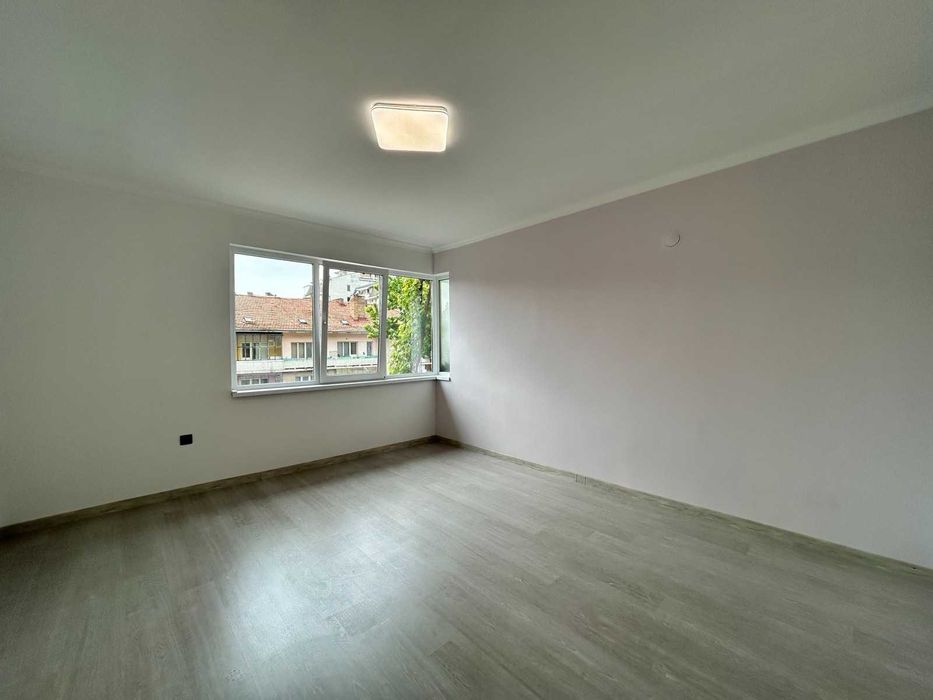 Продава се Тристаен апартамент в Велико Търново, Акация - 90 кв.м за 1745 €/кв.м - Снимка #3