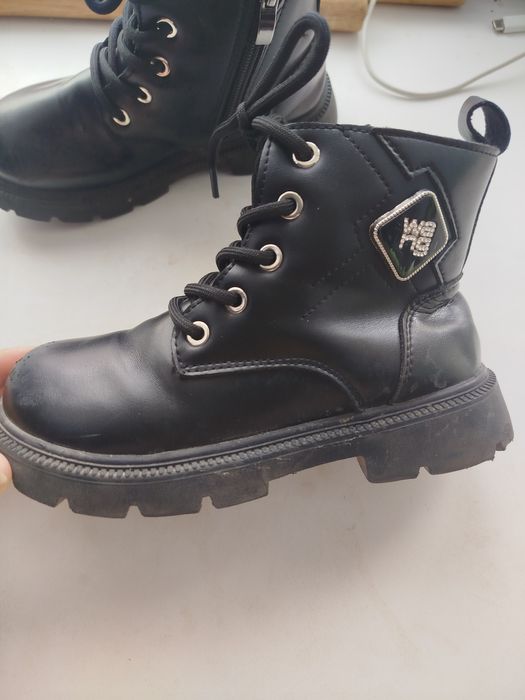 Продам ботинки для девочки 30 размер