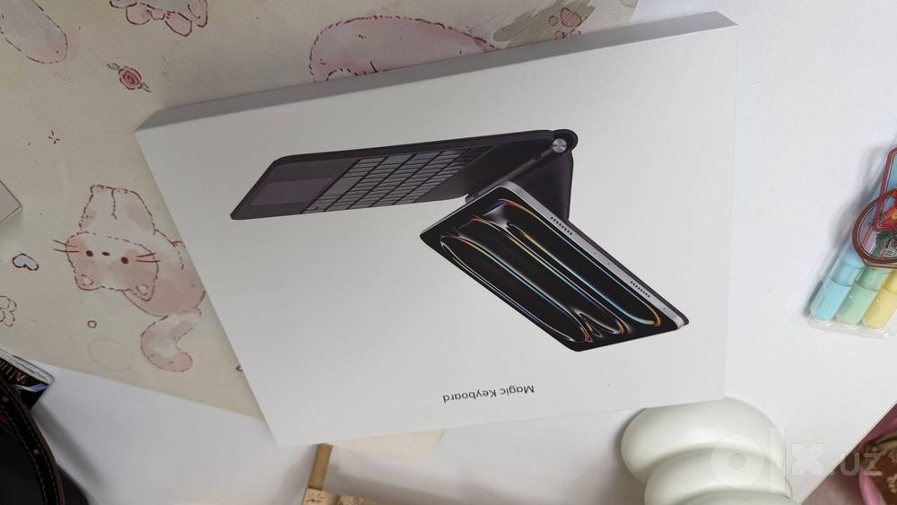 Чехол для iPad A16 с беспроводной клавиатурой ( в ночное время горит )