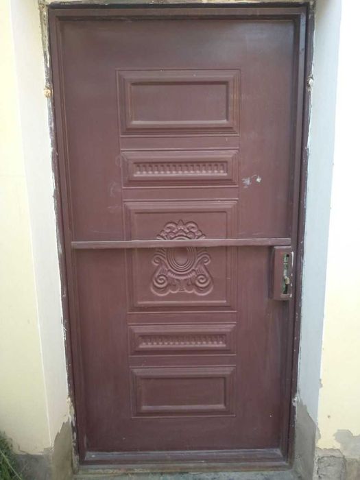 Темир эшик сотилади