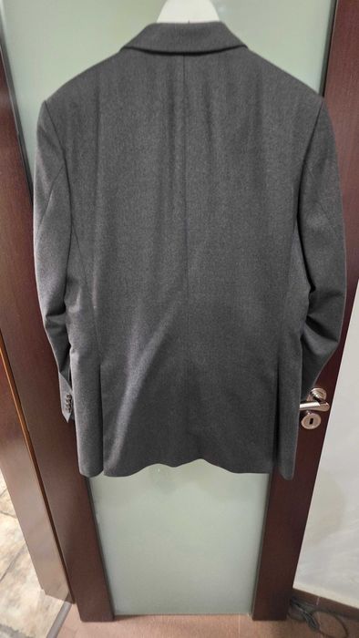 Продавам нов мъжки костюм BURBERRY