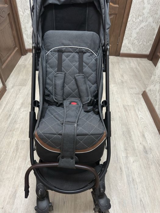 Продам коляску с рождения до 4х лет