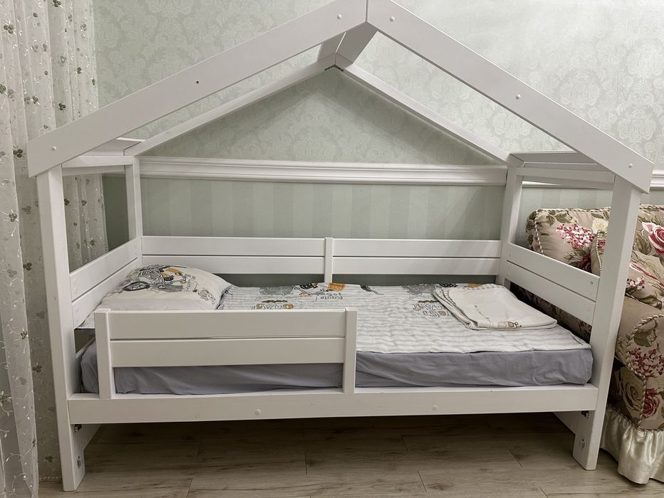 Кровать-домик