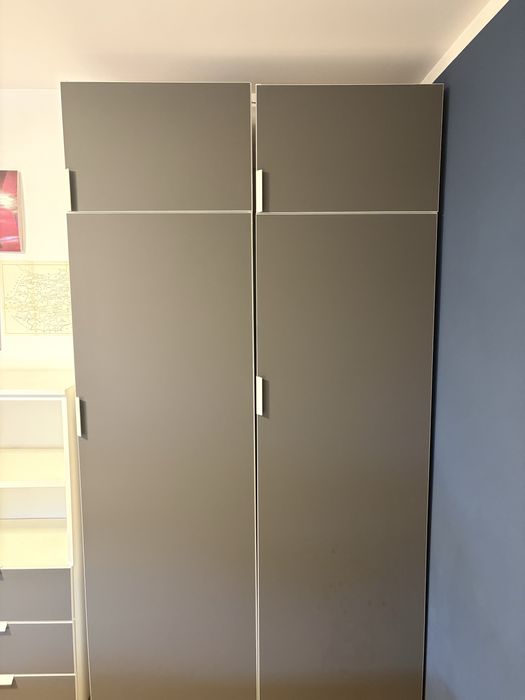 Dormitor complet IKEA – dulap, comodă/bibliotecă și birou mare