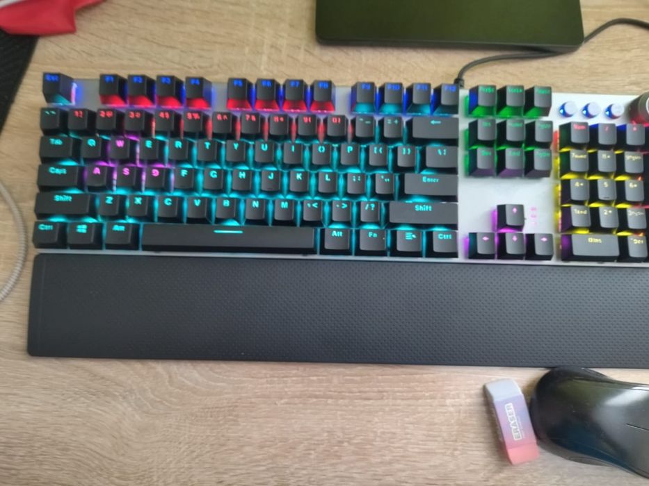 Продаю клаву каму надо пишите