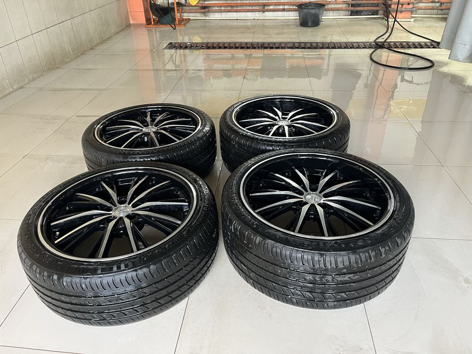 Срочно продам резину с дисками R20